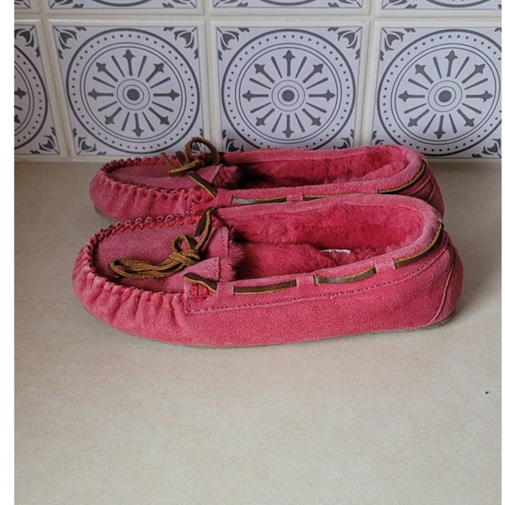 Minnetonka Pink Suede and Shearling Girl's Slipper Moccasins Size 2 - Picture 2 of 5